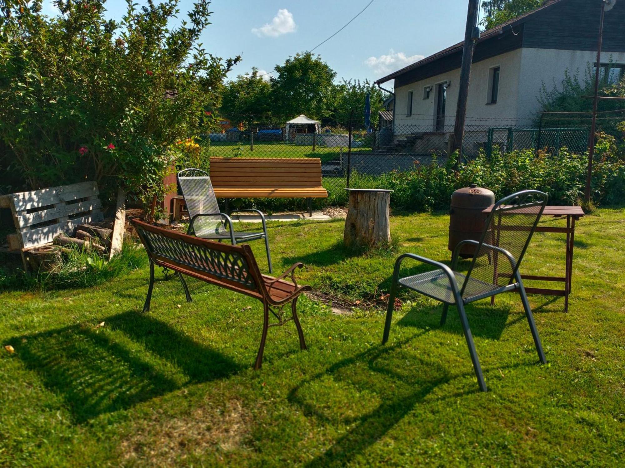 Apartman Za Lesem Cerveny Kostelec Exterior photo